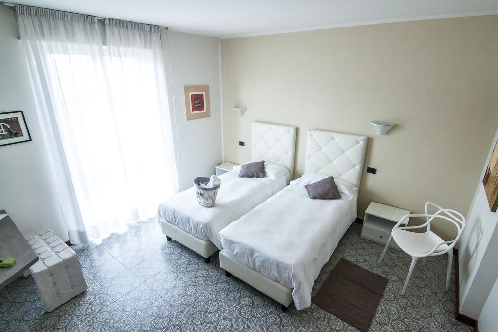Hotel Le Vigne Di Corvino Casteggio 外观 照片