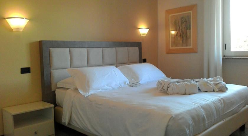 Hotel Le Vigne Di Corvino Casteggio 外观 照片