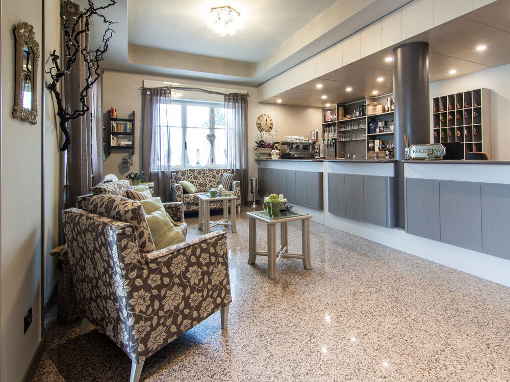 Hotel Le Vigne Di Corvino Casteggio 外观 照片