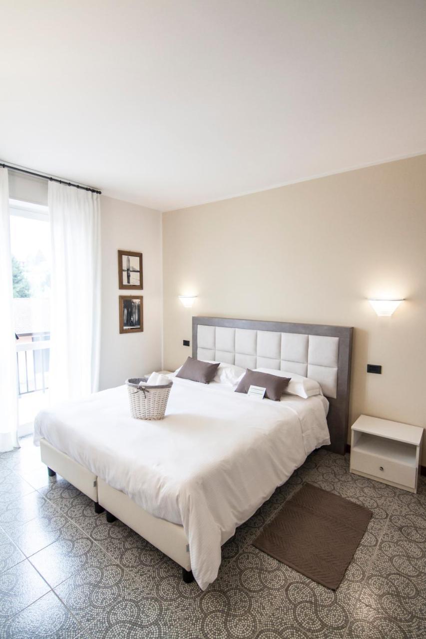 Hotel Le Vigne Di Corvino Casteggio 外观 照片